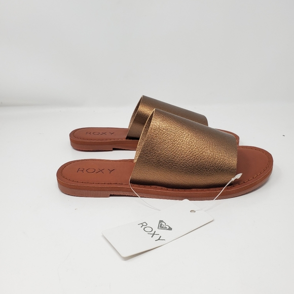 Brand new Roxy metallic slide sandal
Women's size